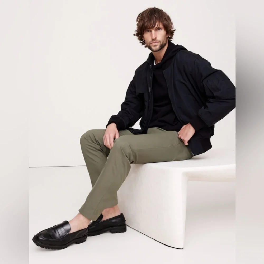 NWT Banana Republic Men’s Athletic Olive Green Slim Performance Pants Sz 38 X 32